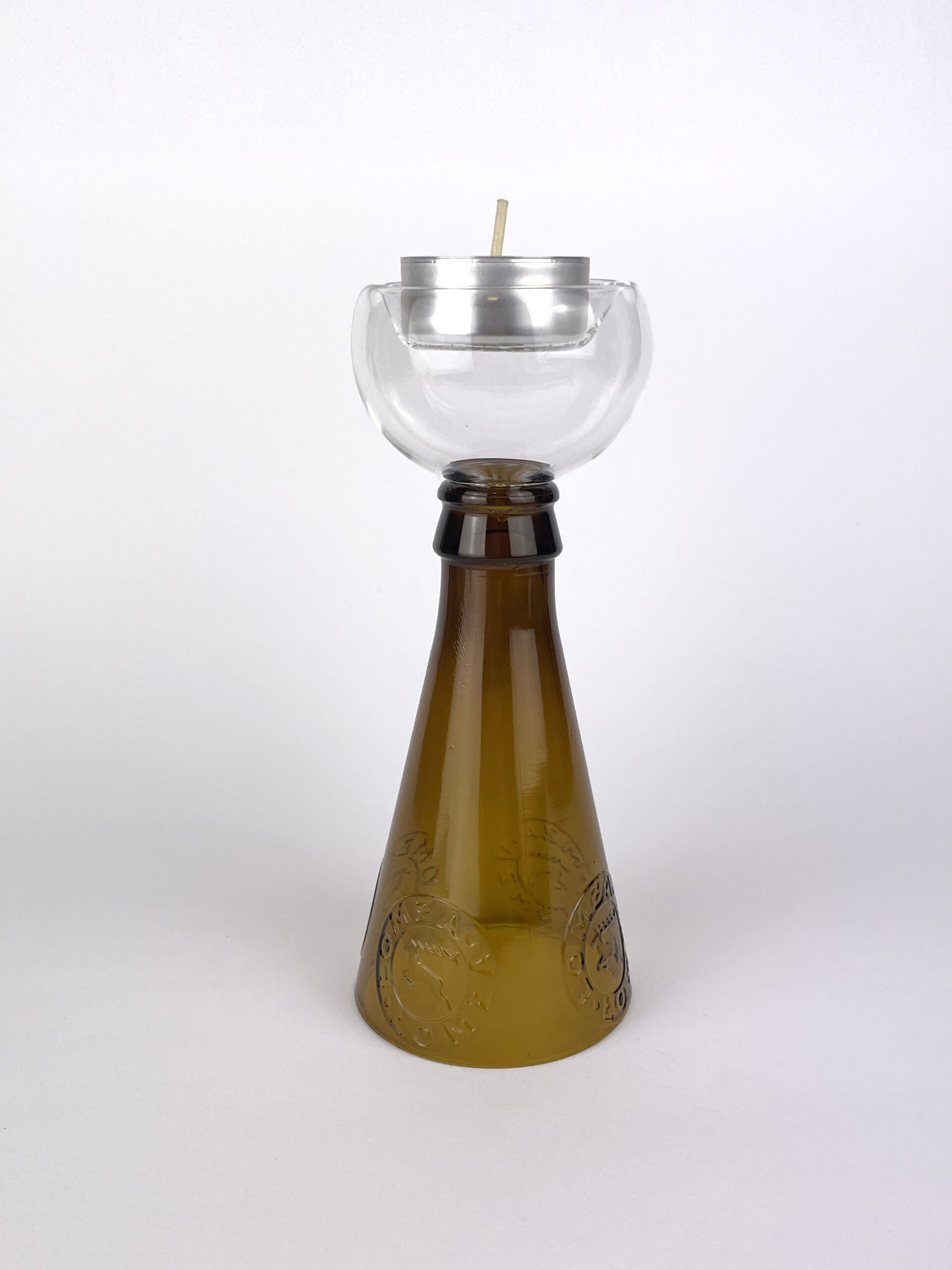 brązowy szklany świecznik