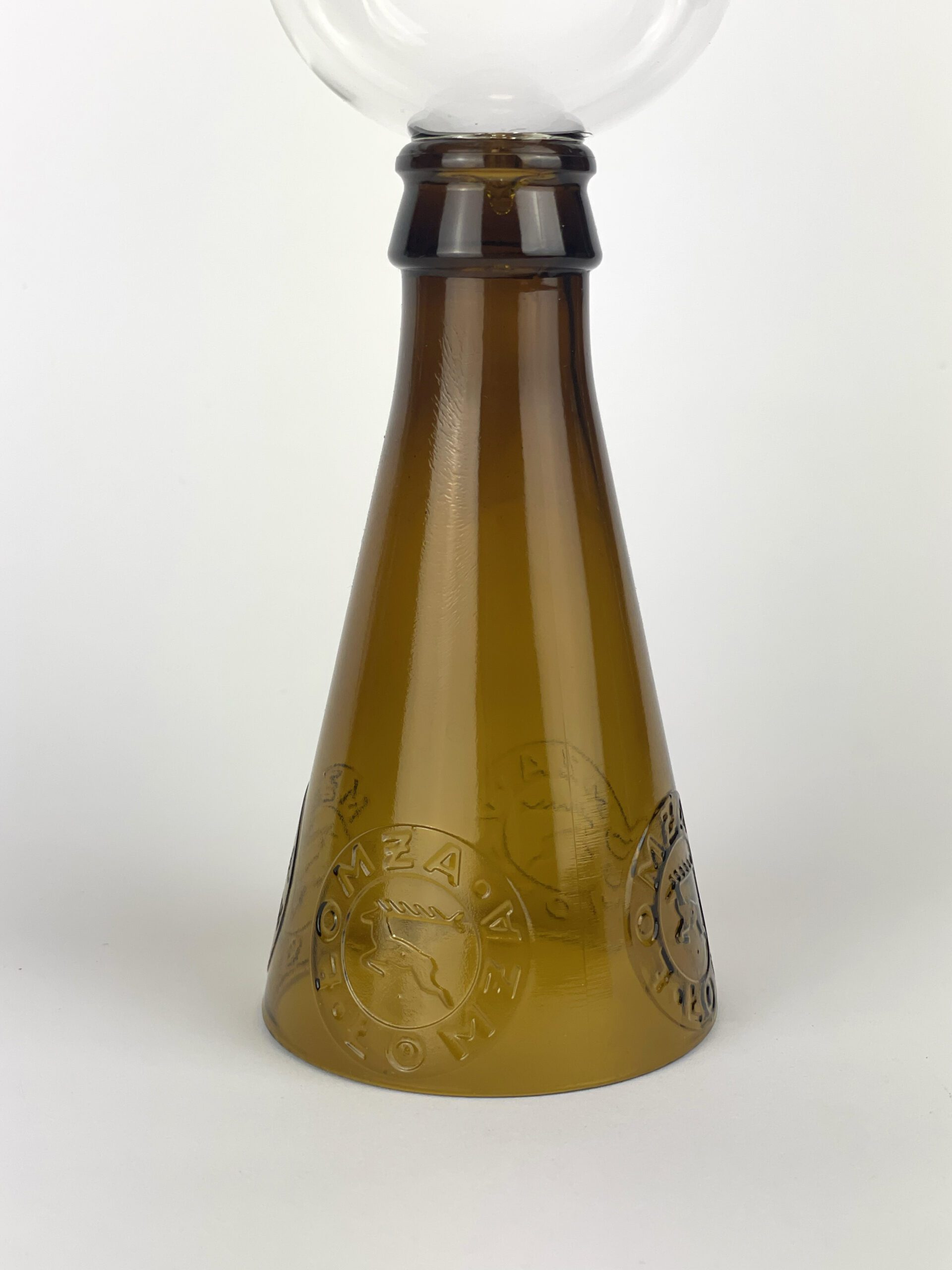 brązowy szklany świecznik