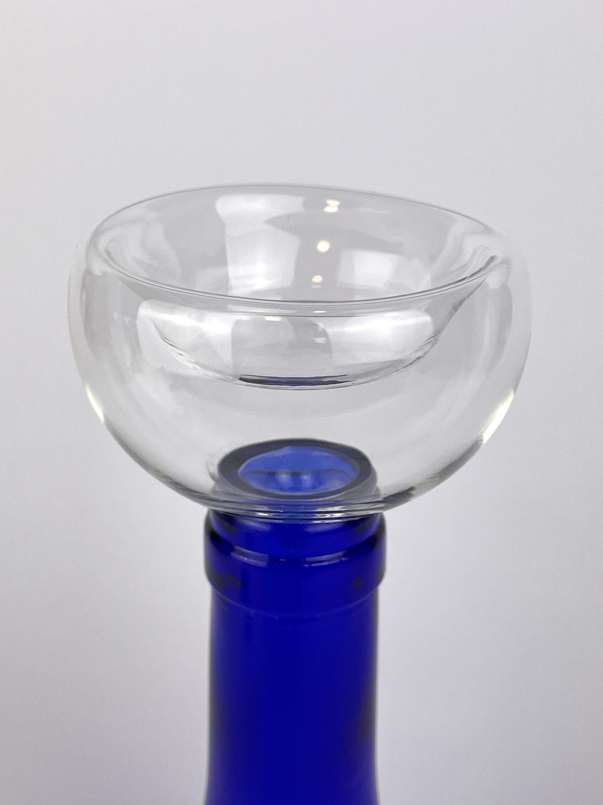 szklany niebieski świecznik