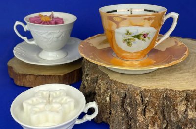 świece w filiżankach